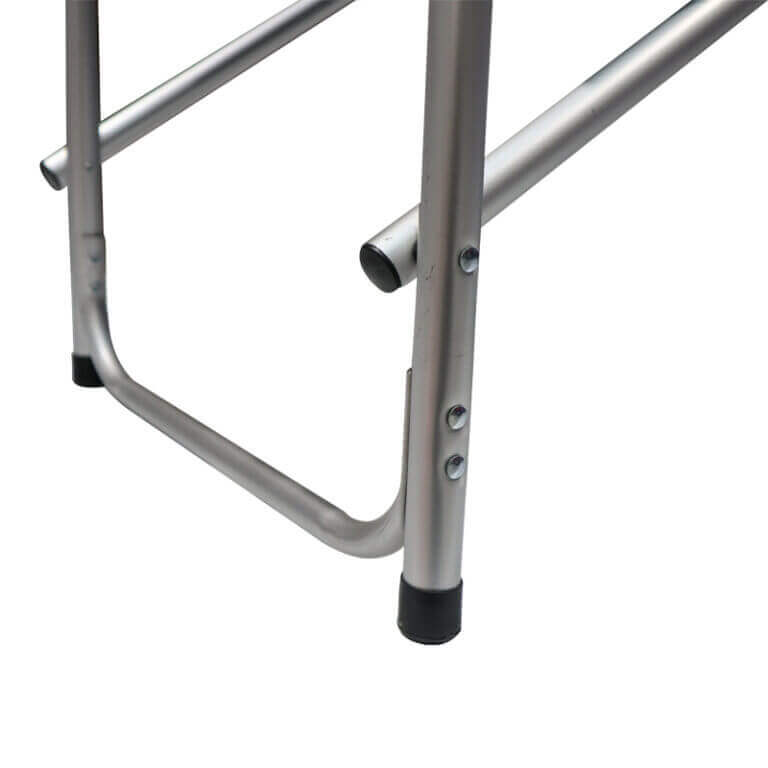 directors-chair-Alum-Poles-closeup-2-768x768